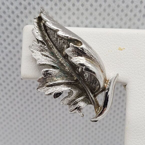 Vintage Coro Silver Leaf Clip-On Earrings - Picture 3 of 5
